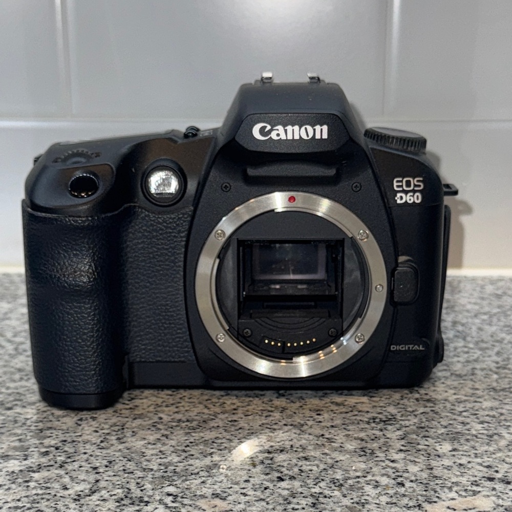Canon EOS D60 6.3MP Digital SLR Camera - Black (Body Only),